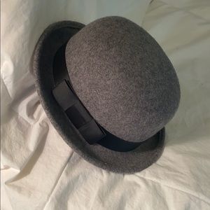Gray wool Tarnish derby hat with classic black bow